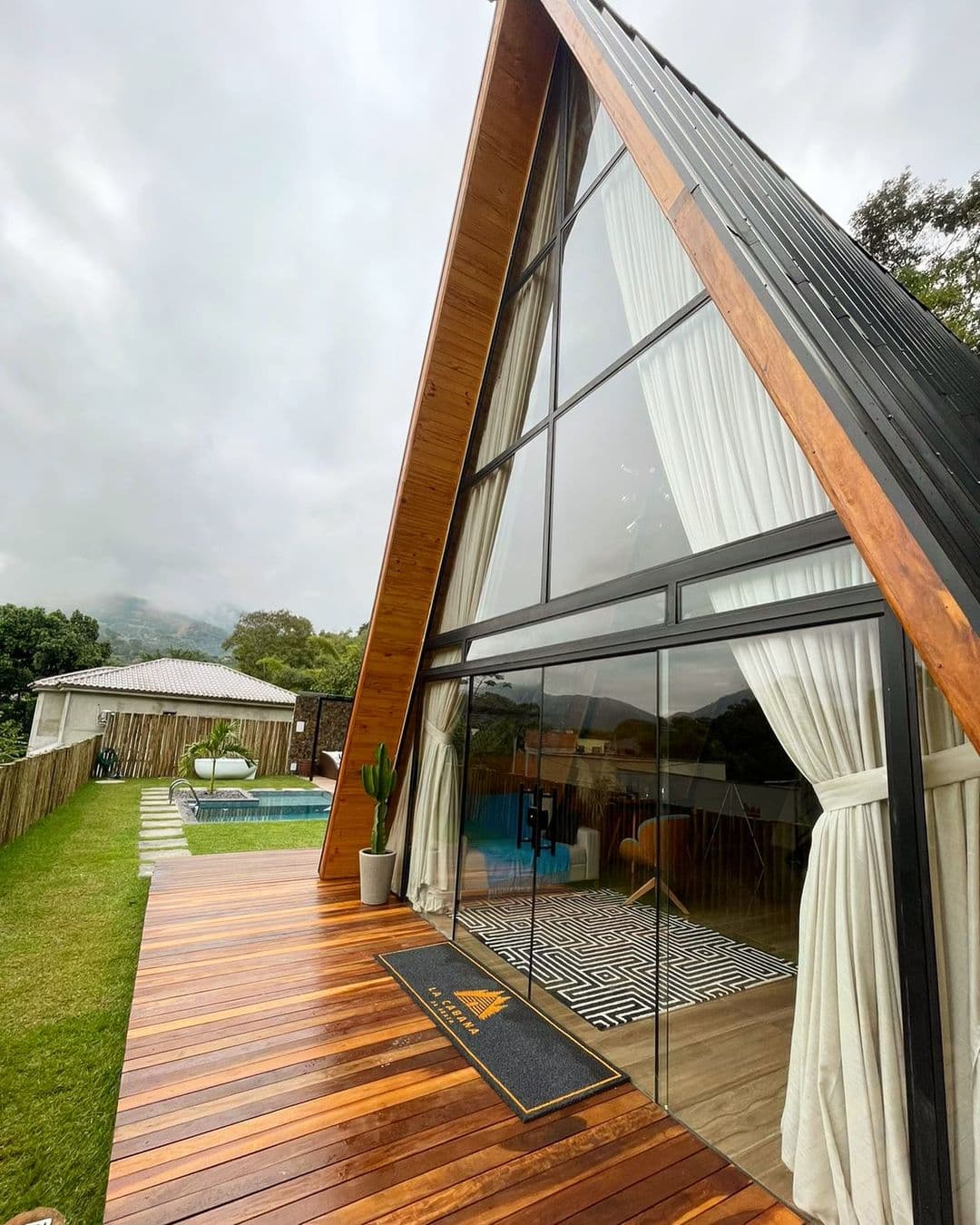 CH001 - Projeto Chalé Alpino Suíço Completo com DWG Editável Memorial 36m² Casa Campo
